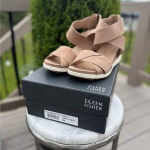 Eileen Fisher Viv Tan Sandals with Cushioned Footbed Size 7